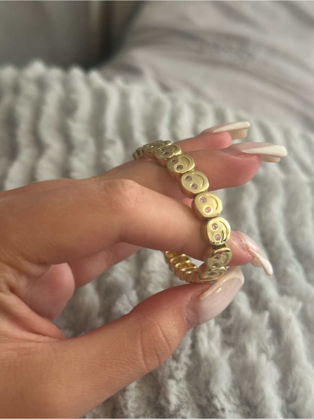 Lisa Gozlan Gold Faceted Stretch Bracelet - Picture 9 of 10
